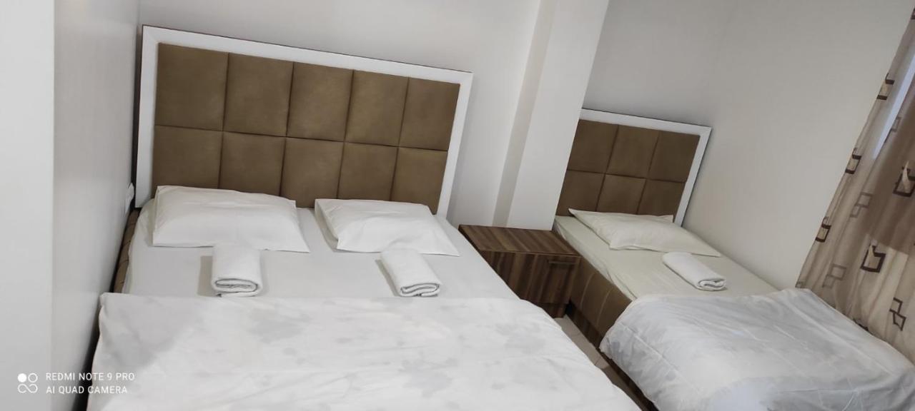 Hostel Heimli Пристина Екстериор снимка