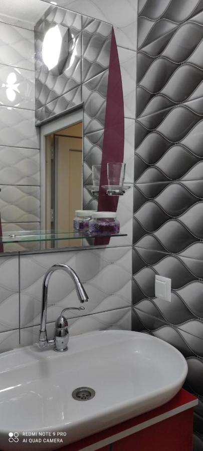Hostel Heimli Пристина Екстериор снимка