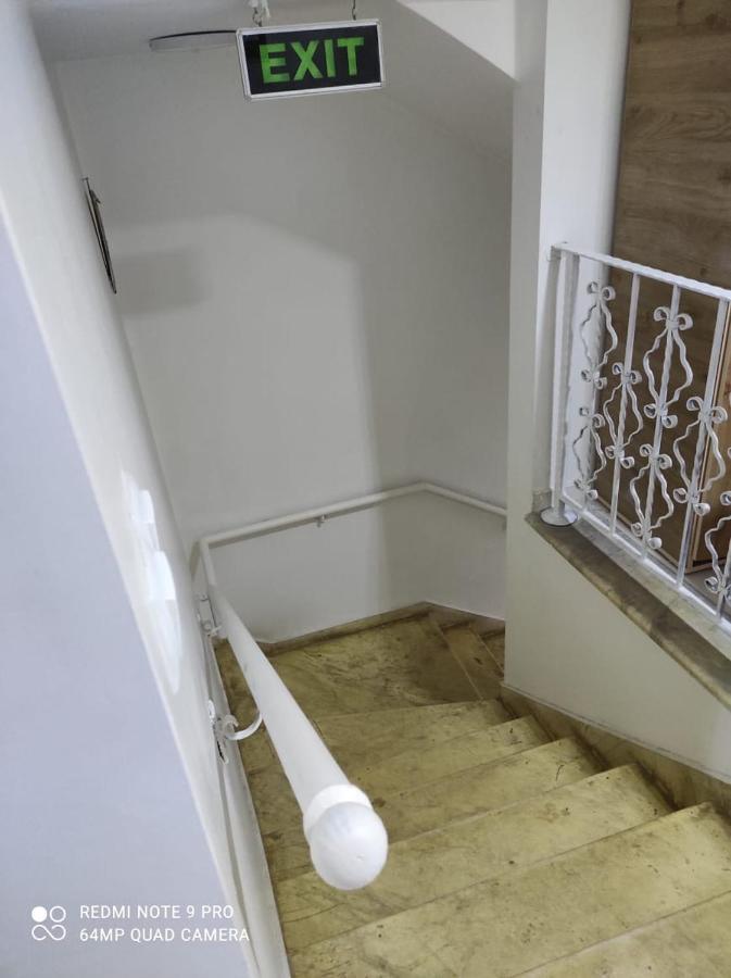 Hostel Heimli Пристина Екстериор снимка