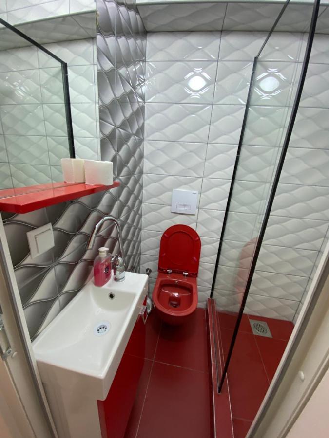 Hostel Heimli Пристина Екстериор снимка