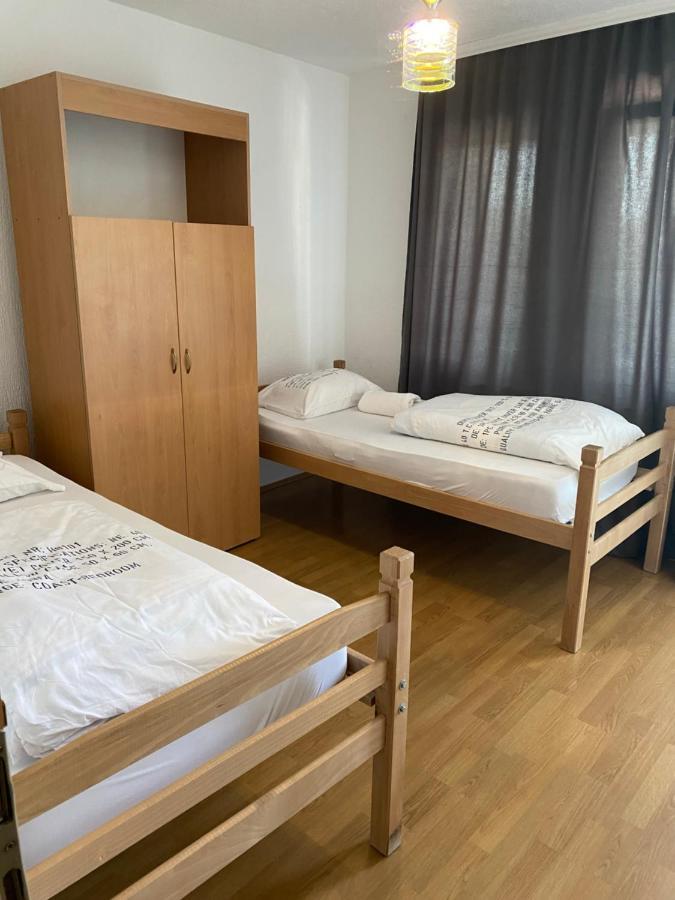 Hostel Heimli Пристина Екстериор снимка